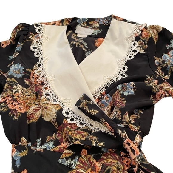 Vintage Floral Shoulder Pad Casual - 1/2 Wrap
Midi Dress
Uni Mondo - Size 12 - Picture 7 of 11